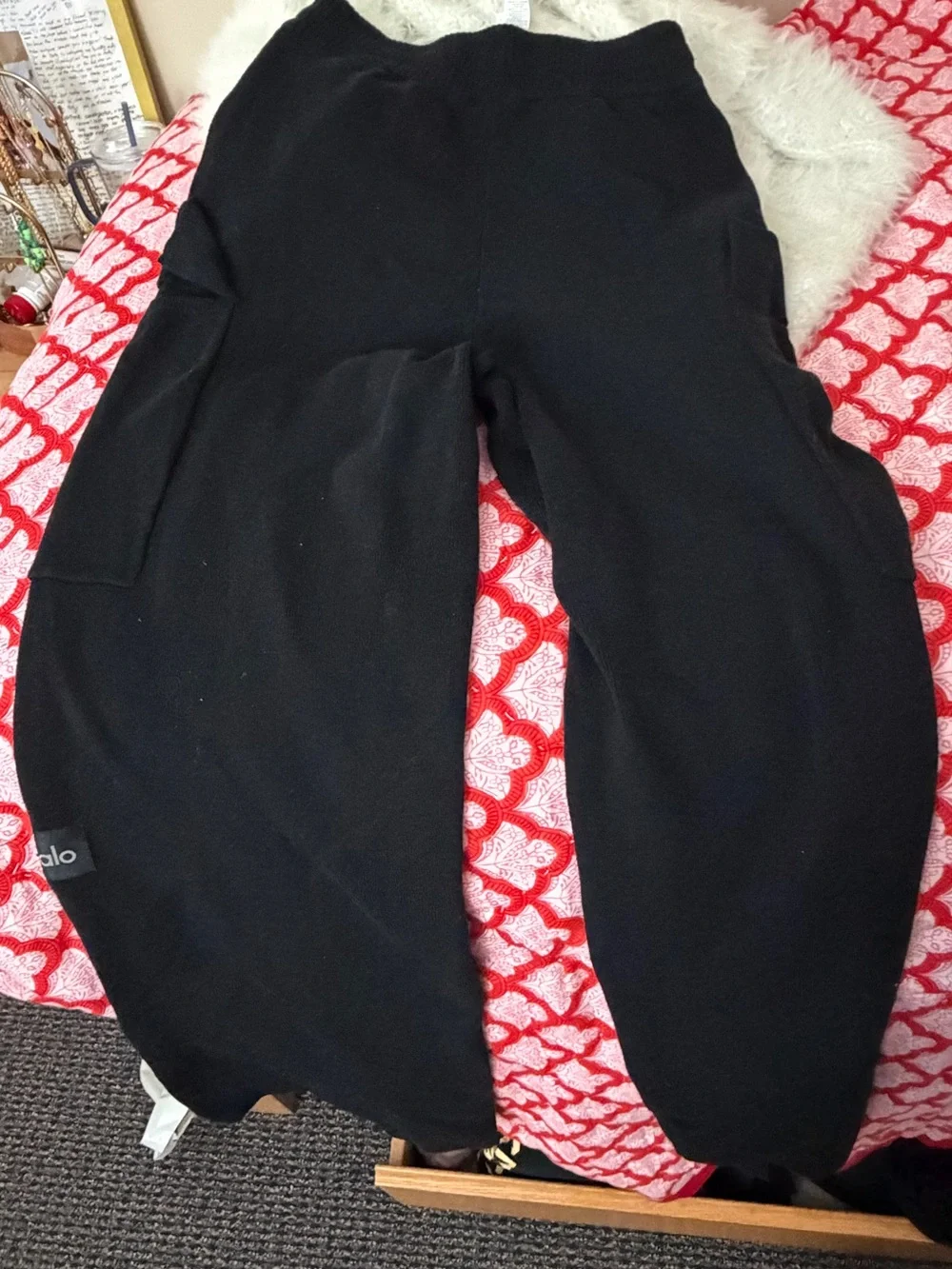 Alo Scholar Knit High-Waisted Cargo pant - Picture 4 of 6